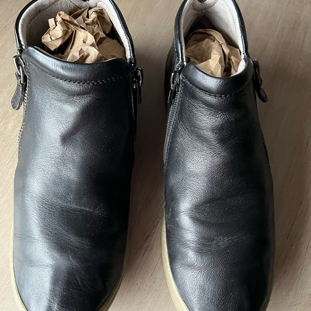 Josef Seibel Black Leather Womens Booties